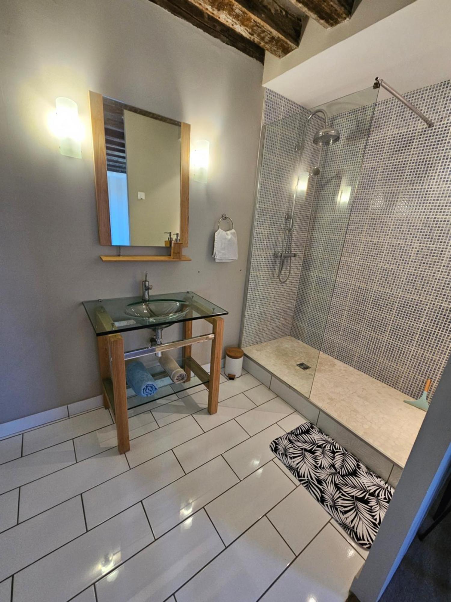 Chambre Avec Salle De Bain Ξενοδοχείο Donzy Εξωτερικό φωτογραφία